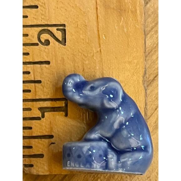 Vintage Wade of England Noah's Ark Blue Ceramic Elephant figurine. - Picture 3 of 3